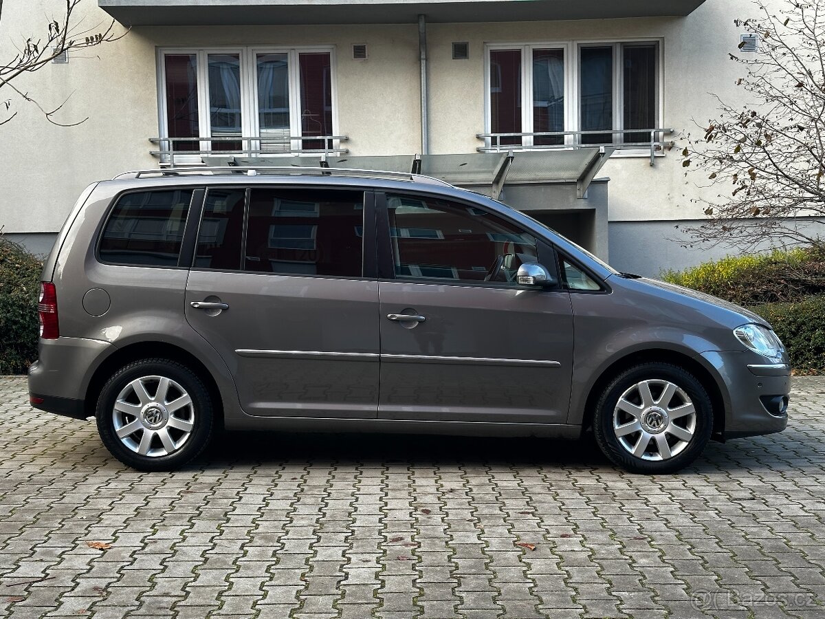 Volkswagen Touran 1.4 TSI 103 kW Highline Navi ParkAssist - 4