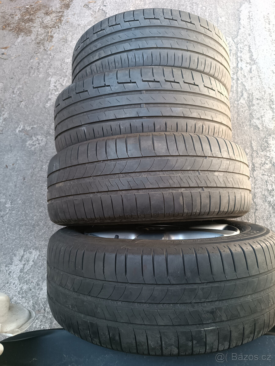 VW Golf 5 - alu disky 6,5x16 et50 + letní 205/55/16 - 4