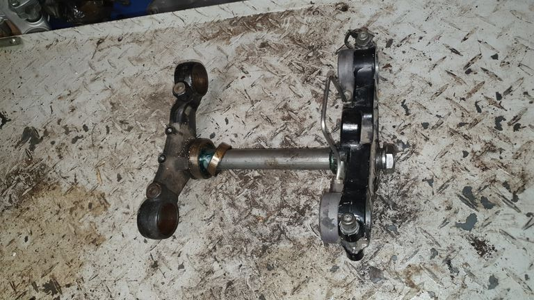 Náhradní díly z HONDA VF750F Interceptor - 4