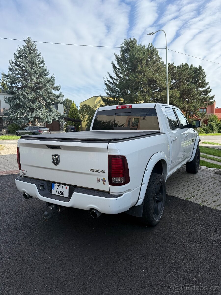Dodge RAM 5.7 HEMI - 4