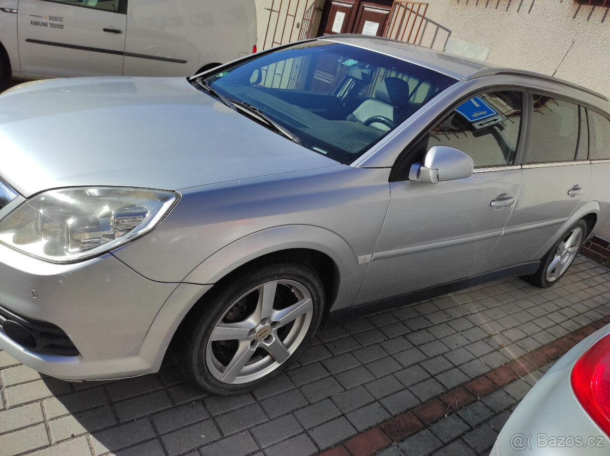 Opel Vectra SW 110 kW rok 2008 - 4