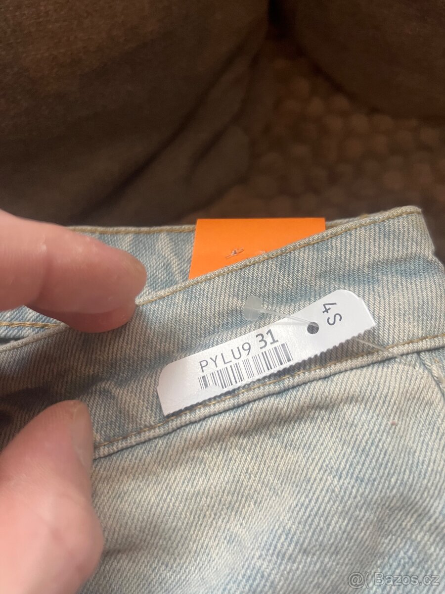 Tommy Hilfiger a Review (baggy / skate) - 4