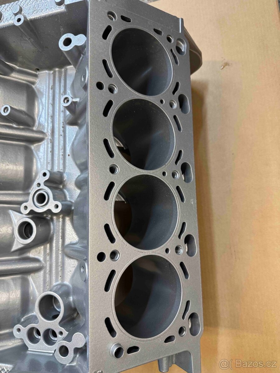 Blok motoru BMW V8 - 4