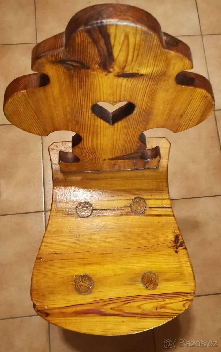 Prodám stůl z masivu a 4 židle - 4