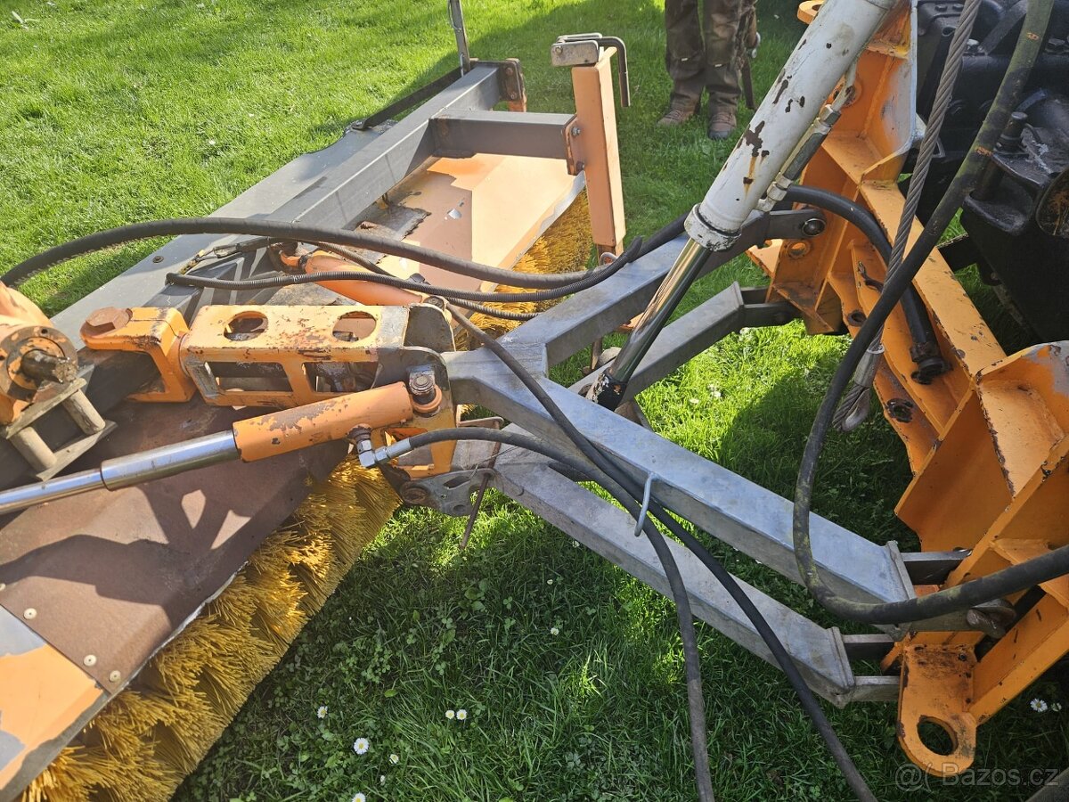 čelní zametací koště Schmidt 2,4m - 4