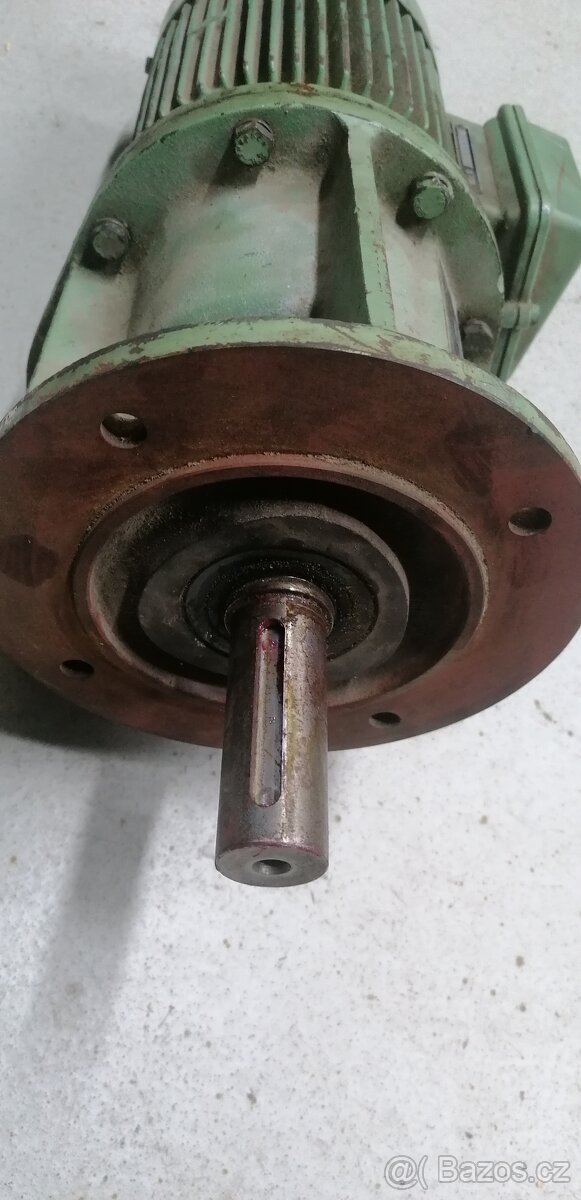 Elektromotor s převodovkou - 4