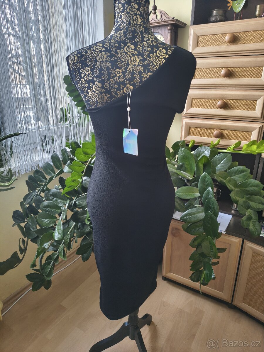 Luxusní asymetrické šaty - 4