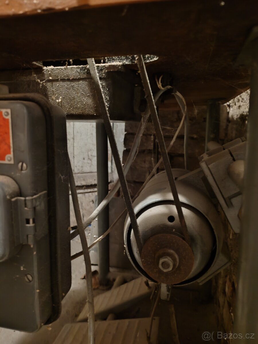 Prodám průmyslový šicí stroj sloupovka Minerva - 4