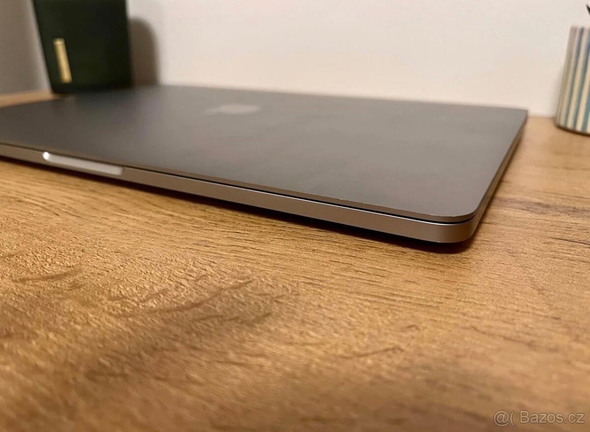 MacBook Pro 13,3’ model 2020 s Touchbarem 256gb - 4