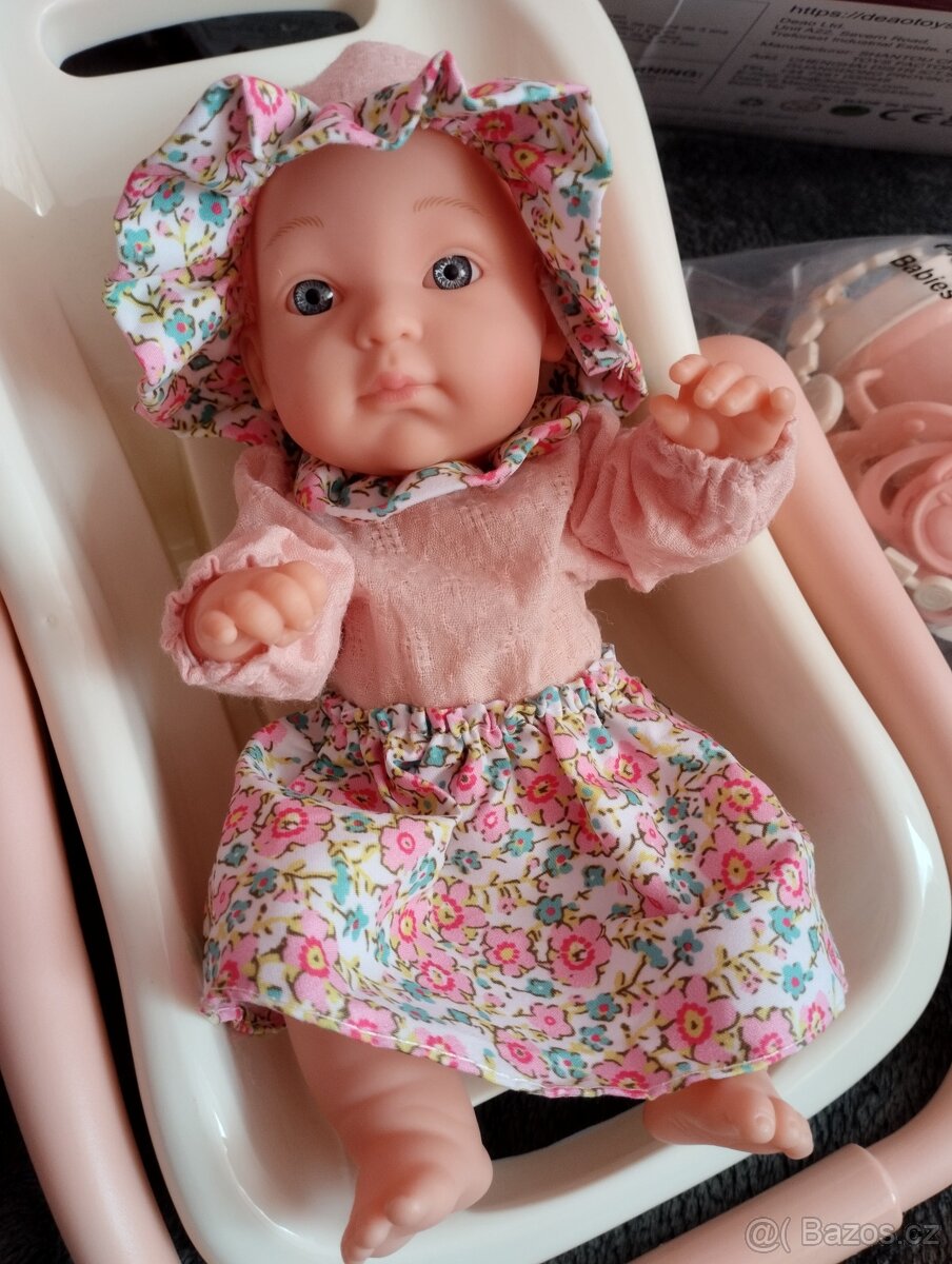 Nová maličká realistická panenka s příslušenstvím - 4