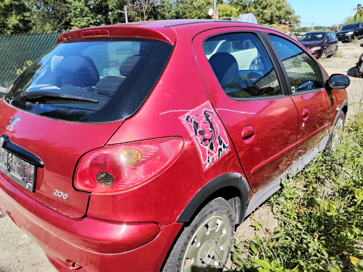 Prodám jen díly Peugeot 206 - 4