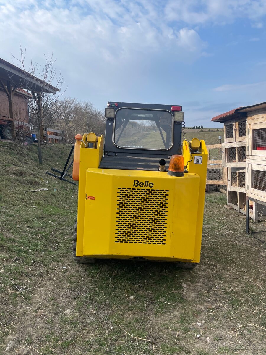 Smykový nakladač - 4