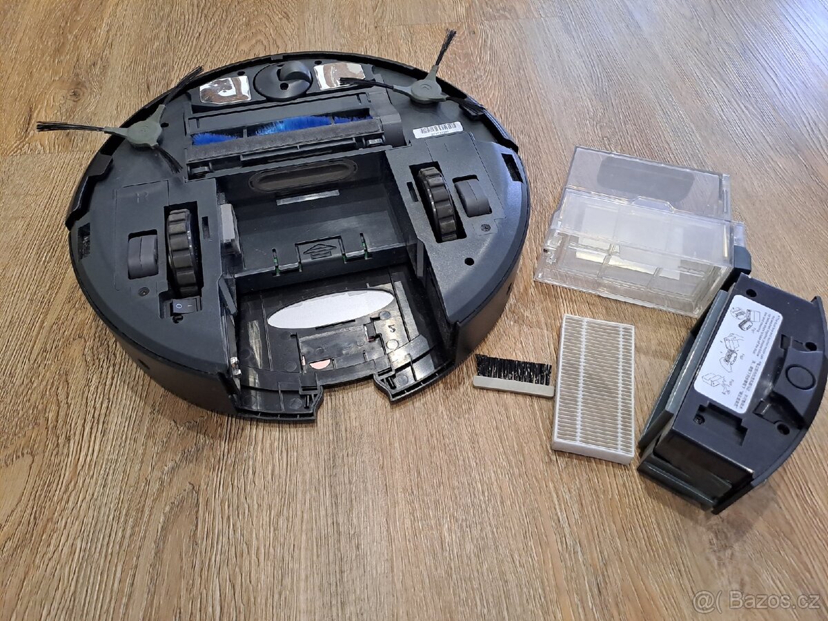 ROBOTICKÝ VYSAVAČ CleanMate - 4