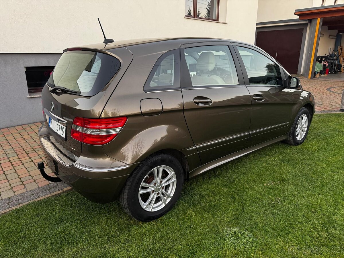 MERCEDES-BENZ B180 1.7i 85kw rok 2011 - 4