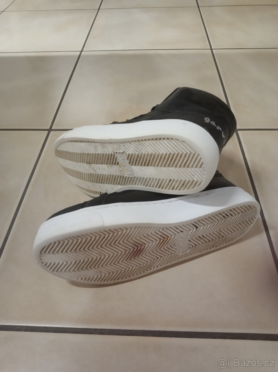 Prodáme dívčí tenisky zn.Garvalin vel.32 - 4