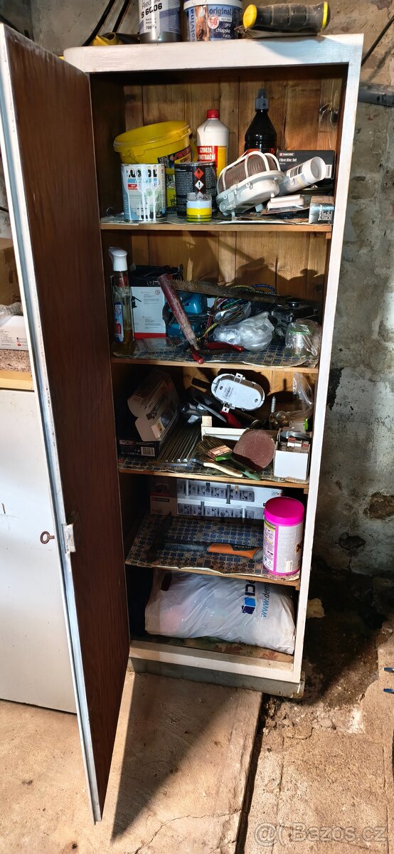 Kredenc starý na renovaci - 4