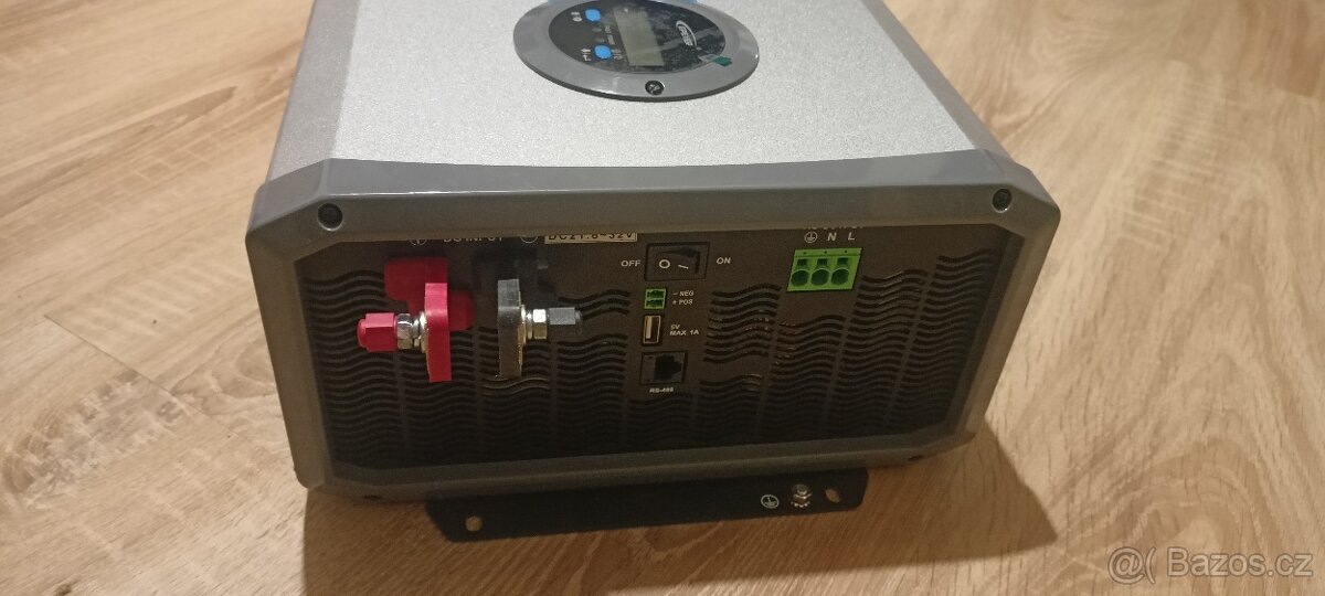 Měnič Epever 24/230V 3KW - 4