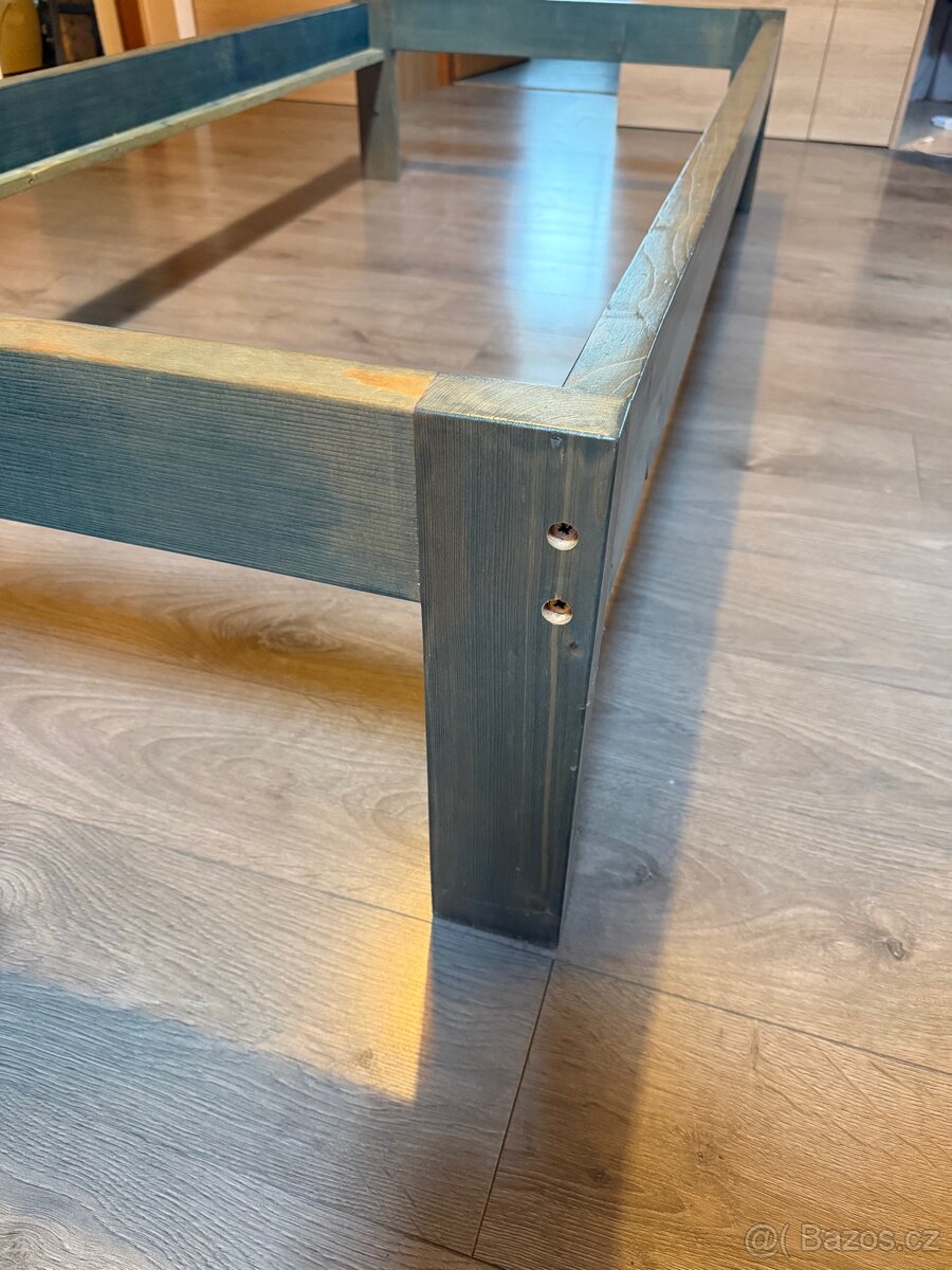 Smrková konstrukce postele - 4