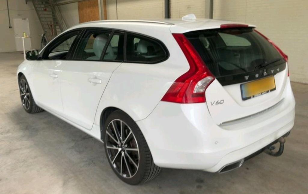 Volvo V60 2.4 D6 plug-in Hybrid awd - 4