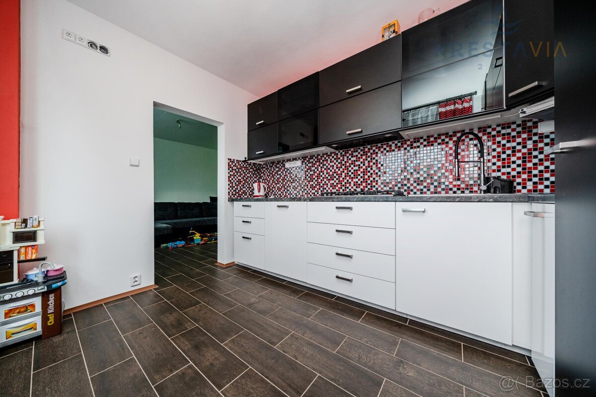 Nadstandartní byt 3+1, 78m2, s 2 wc, sprchovým koutem i vano - 4