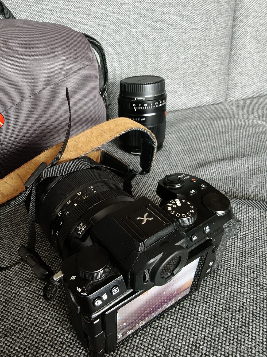Fujifilm X-S10 (tělo) - 4