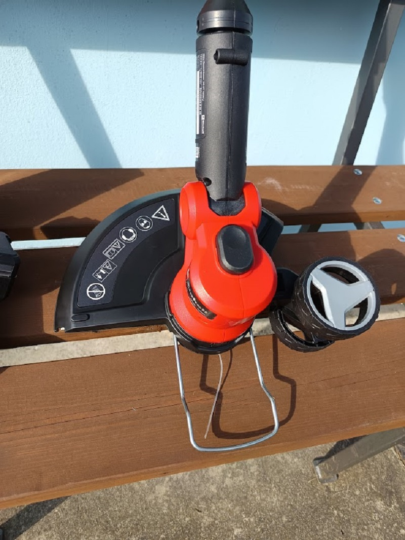 Aku strunová sekačka Einhell GE-CT 18/30 Li + 4.0Ah - 4