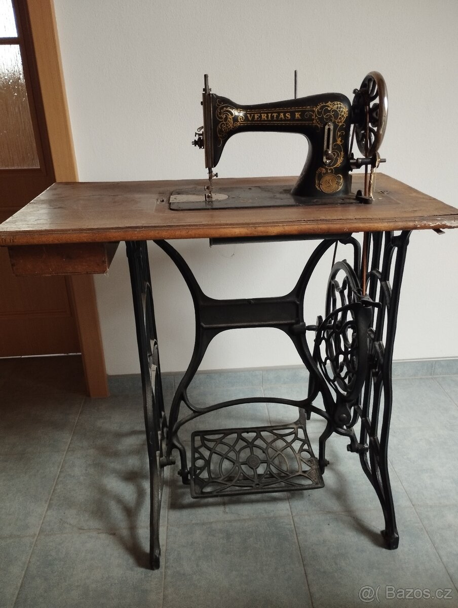 Historický šlapací šicí stroj Veritas - 4