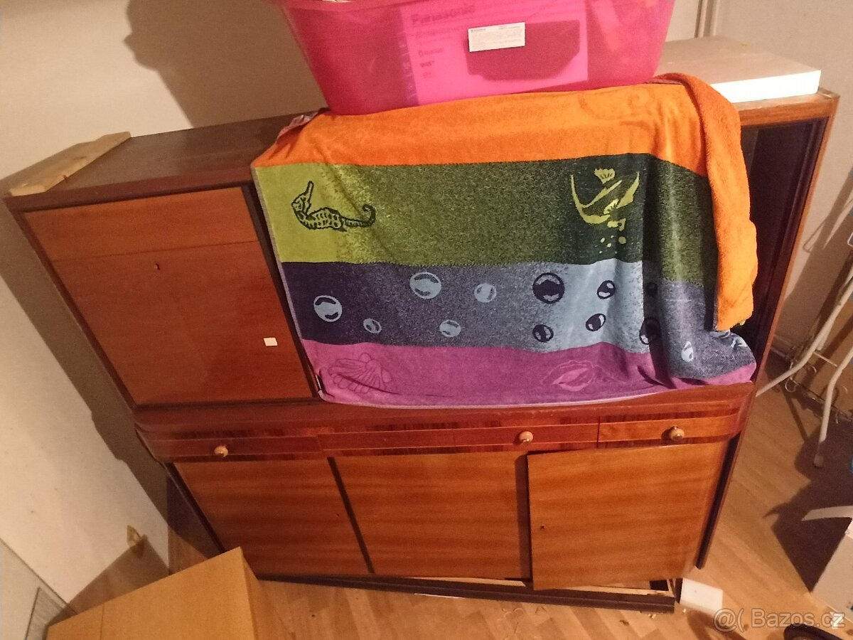 Dřevěné skříně - 4