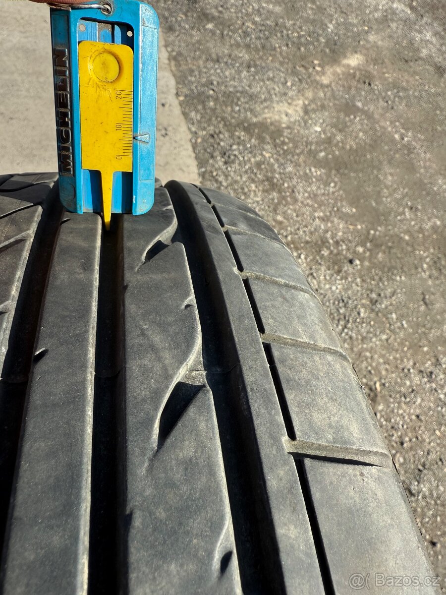 175/55 R15 77V - 4