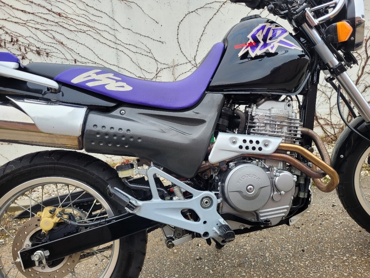 Honda SLR 650, el.štartér, len 11.200 km, TOP STAV