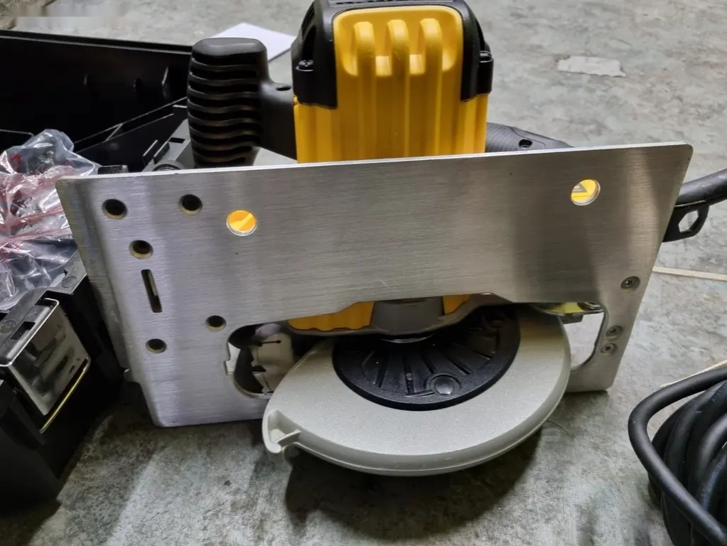 Kotoučová pila DeWALT DWE575K, 1 600 W 67 mm - 4