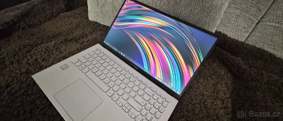 Asus VivoBook 15.4" - 4