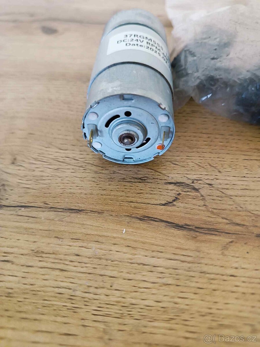 DC převodový motor 37RGM555-10K, 24V, 600 ot./min - 4