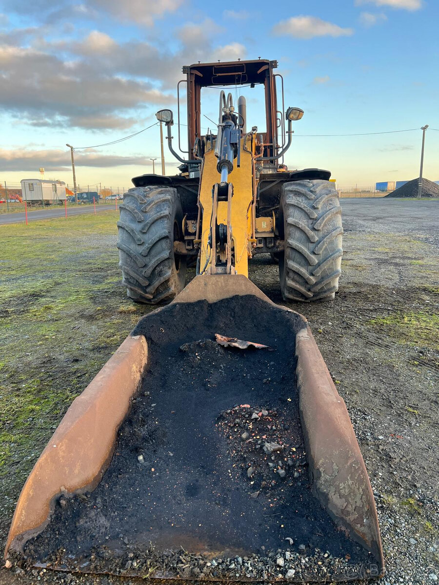 Čelní nakladač CATERPILLAR 930H, ROK 2011 - 4