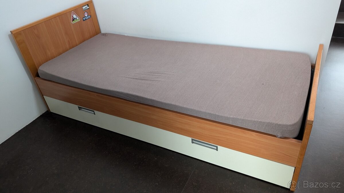 Dětský pokoj nábytek - postel, skříně, stůl - 4