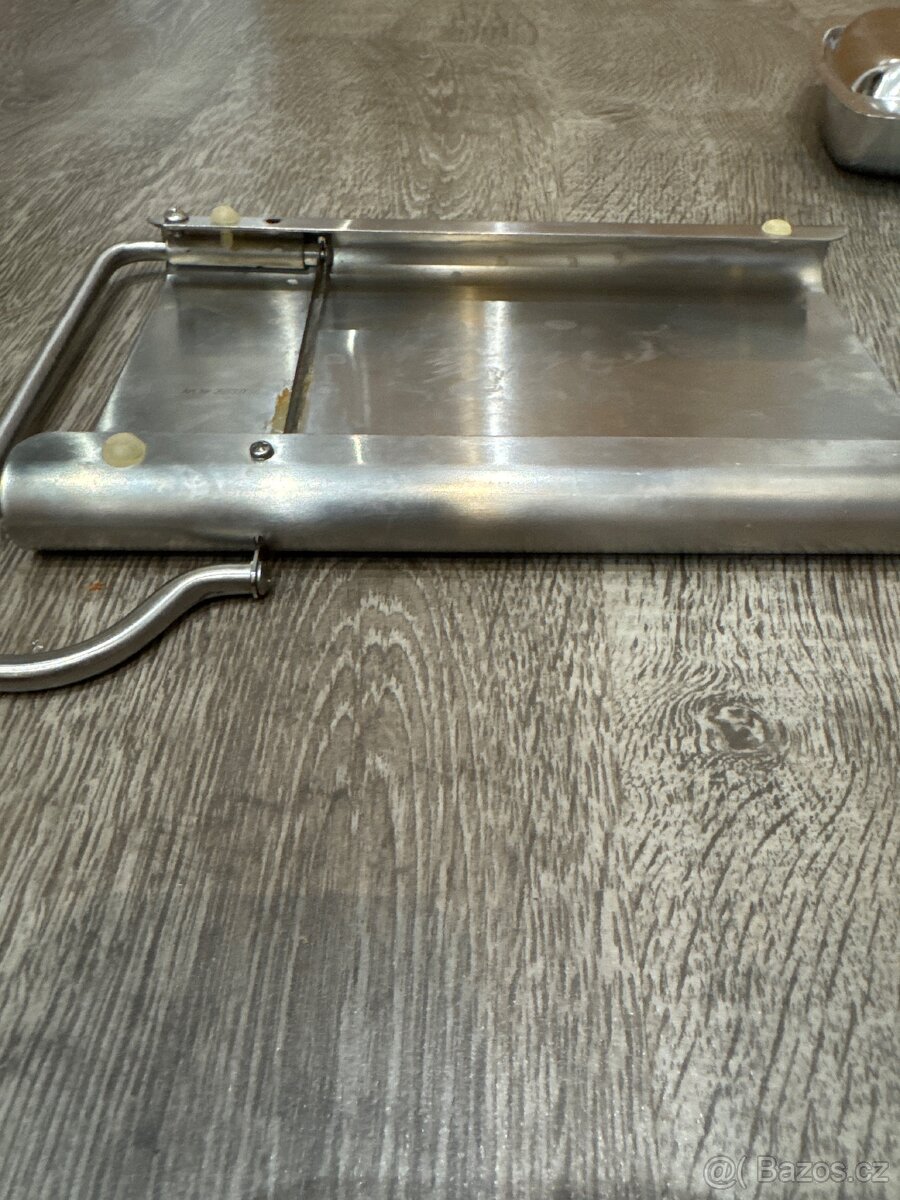 Kráječ na sýr - 4