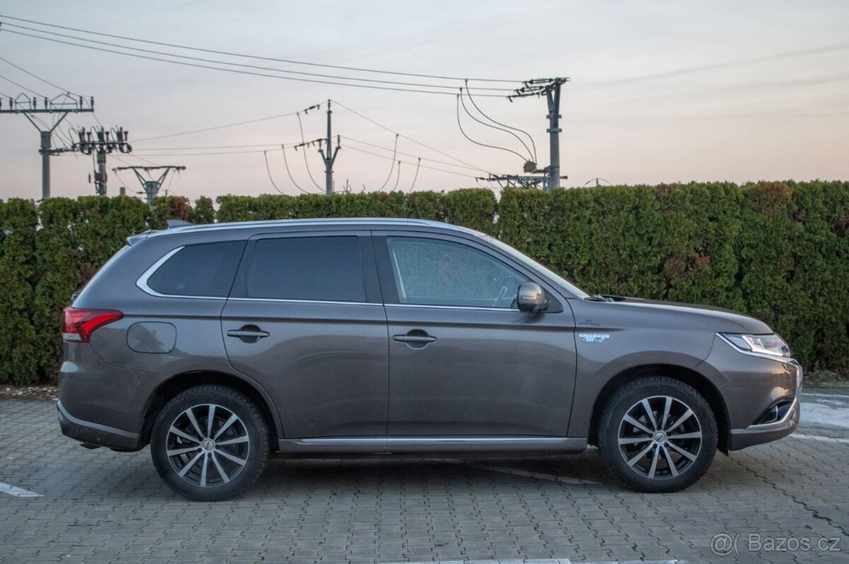 Mitsubishi Outlander 2.0i PHEV Hybrid - ODPOČET DPH - 4
