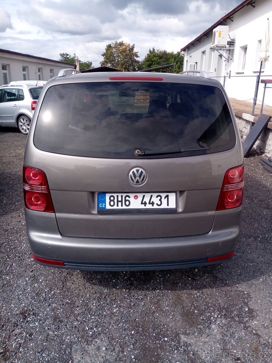 VW Touran 2.0 TDI v dobrém stavu - 4