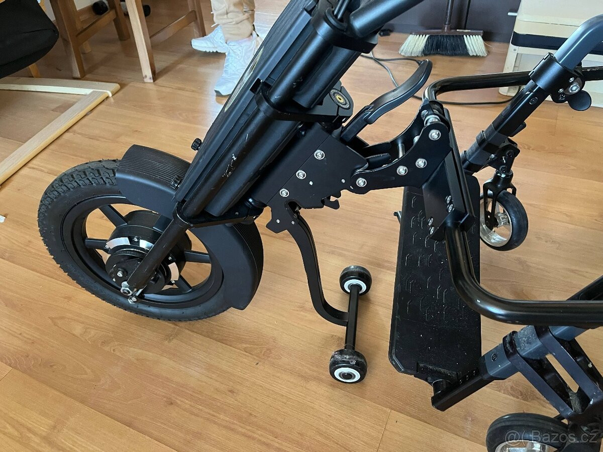 Velka SLEVA Skládací švýcarský invalidní vozík s pohonem - 4