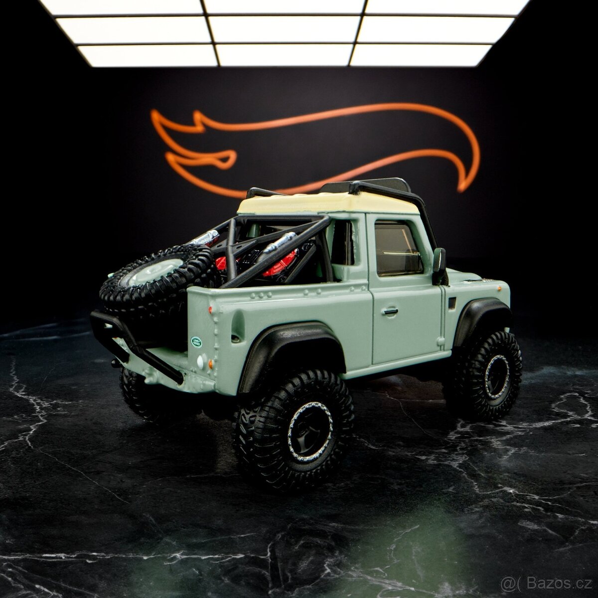 Hot Wheels Elite 64 Land Rover Defender 90 Pickup - 4