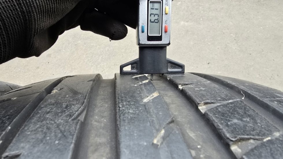 Letní pneu 255/40/20 Good Year - 4