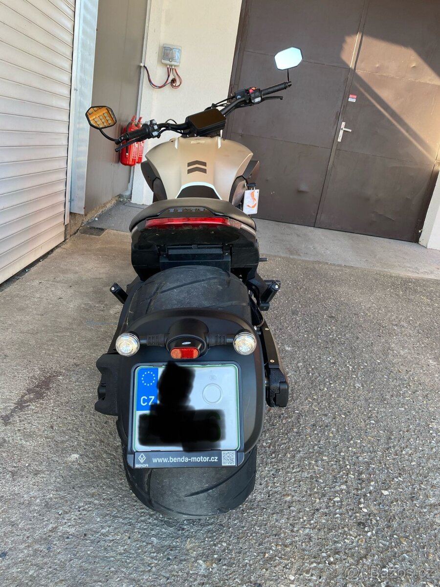 LFC 700 - Štříbrná - Předváděcí motocykl - 4