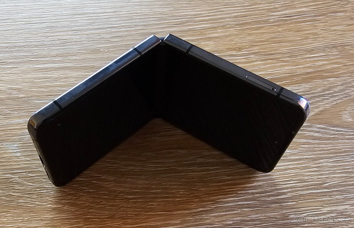 Prodám Samsung Galaxy Z Flip 5 – 512 GB, černý, JAKO NOVÝ - 4