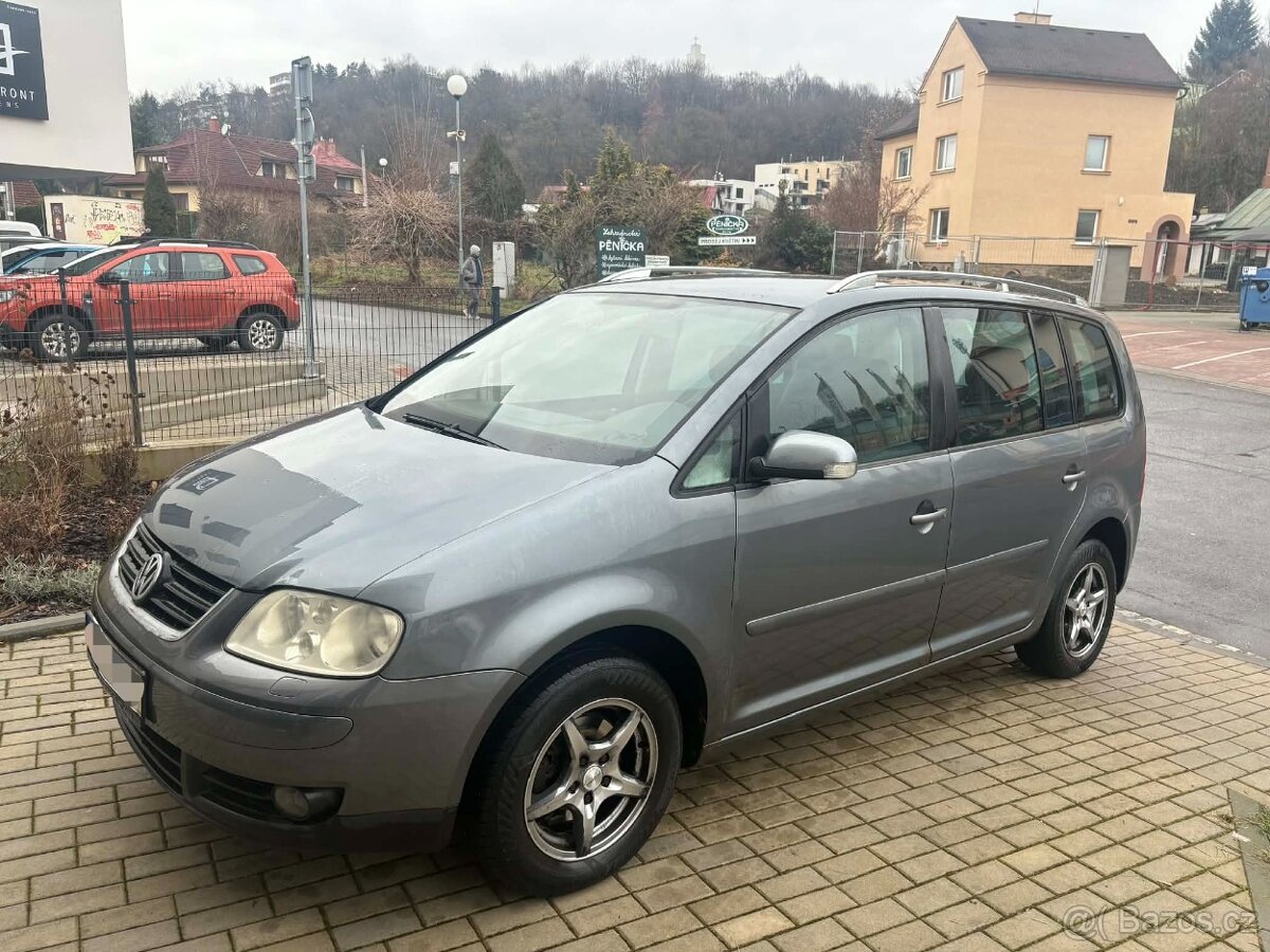Volkswagen Touran - 4