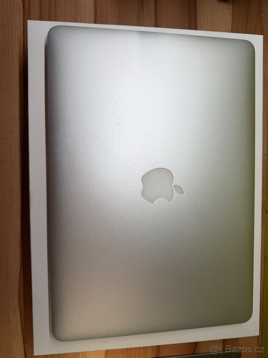 Apple MacBook Air 13” (2017) - 4