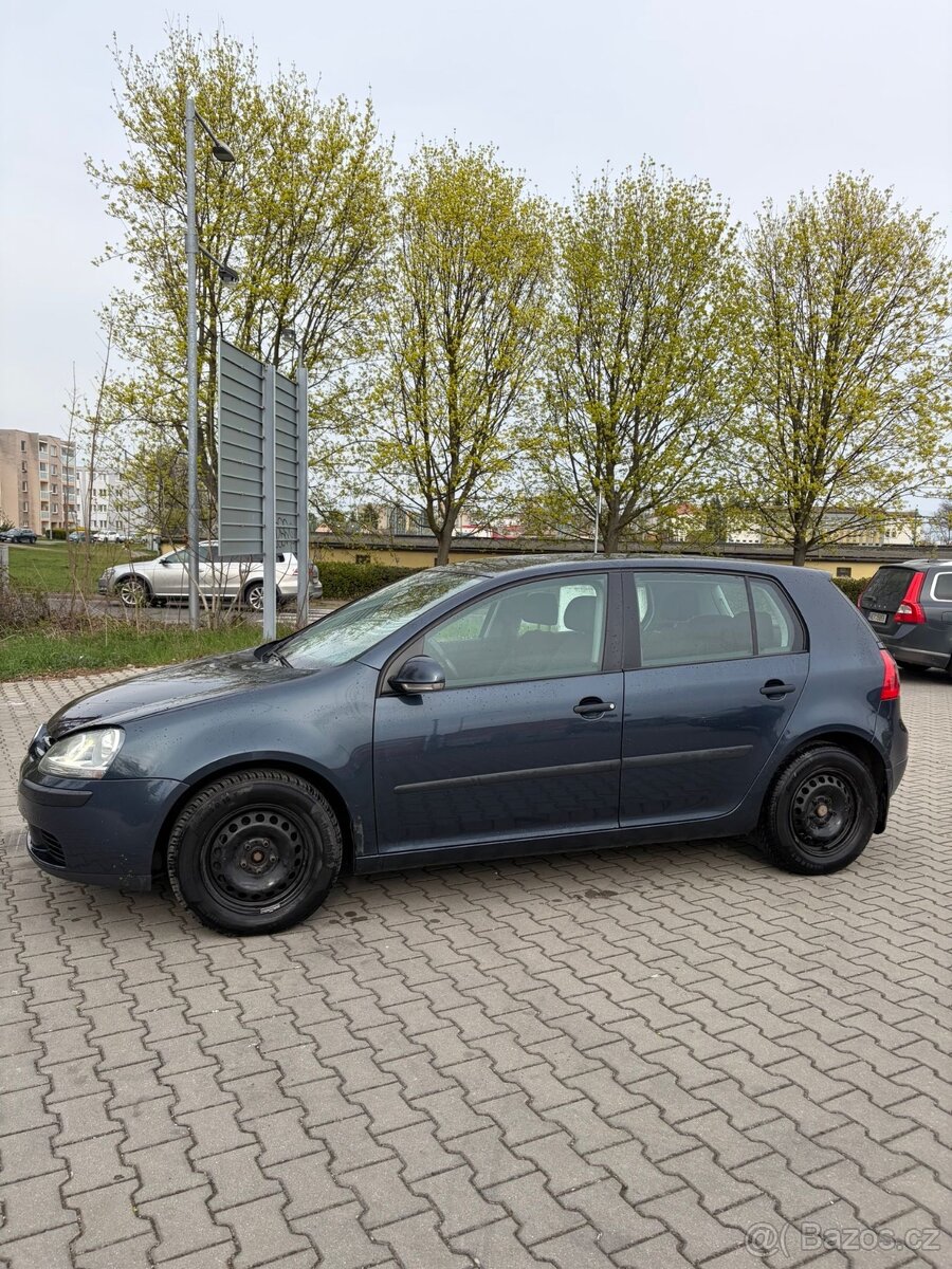 Volkswagen Golf 5 - 4