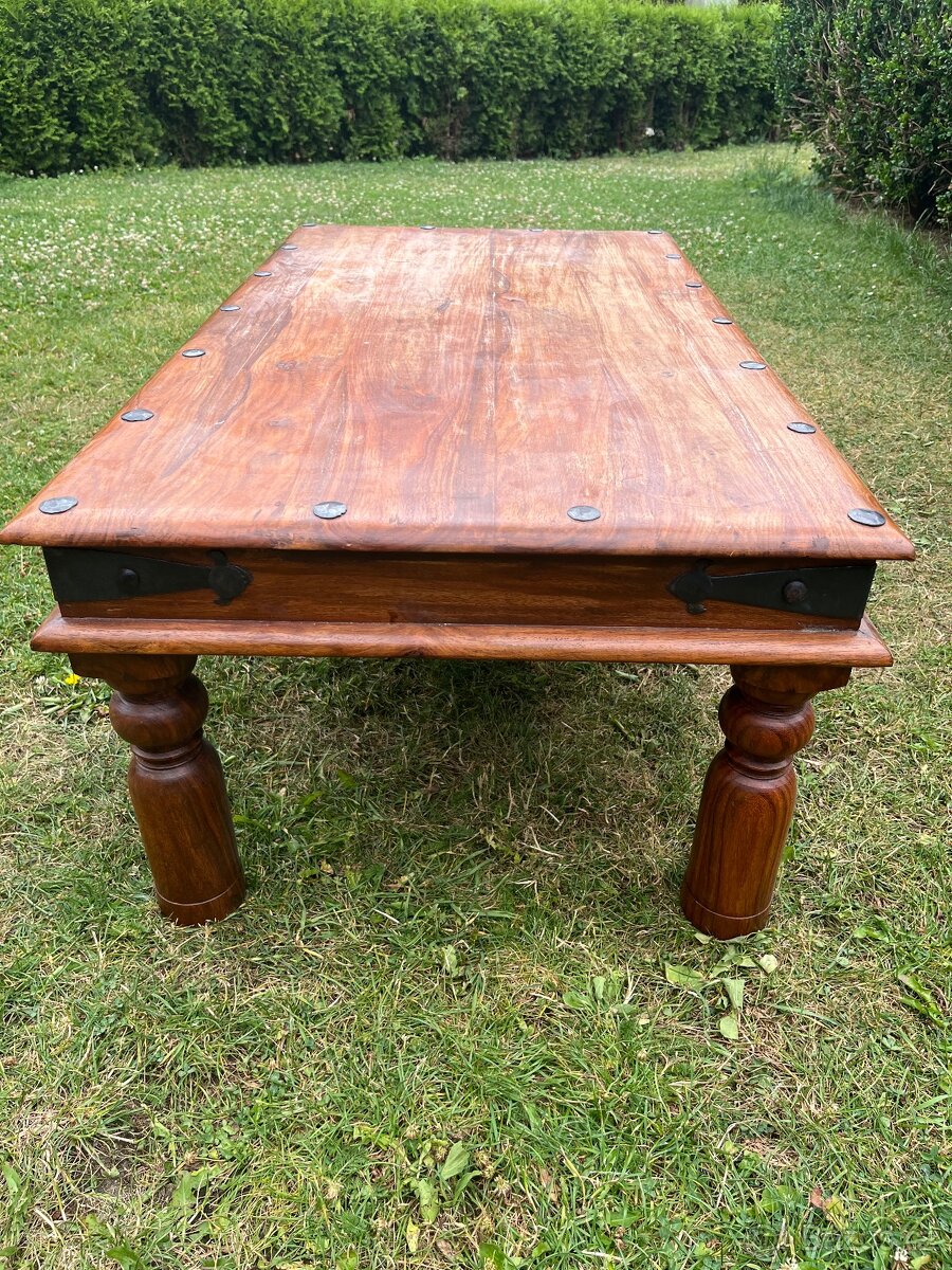 Masivní dřevěný nižší televizní stůl - 4