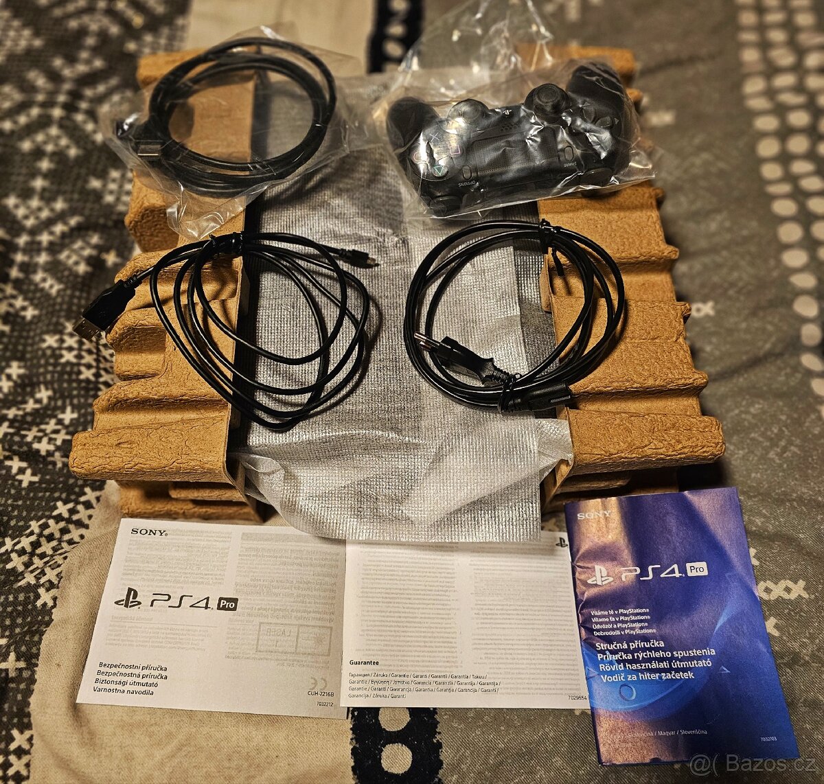 Ps4pro 1 TB + 10 her - 4