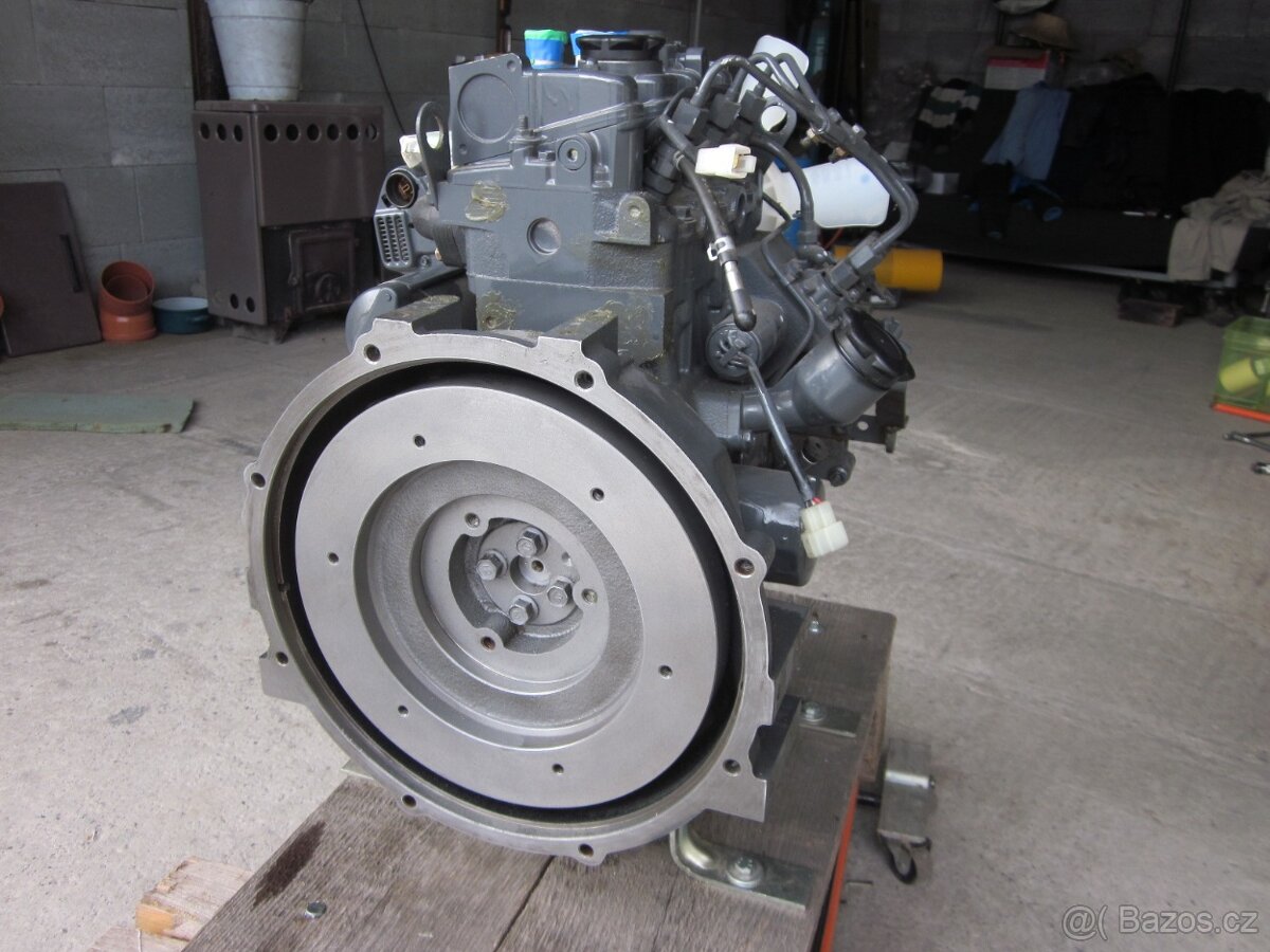 Prodám nový motor Perkins - 4