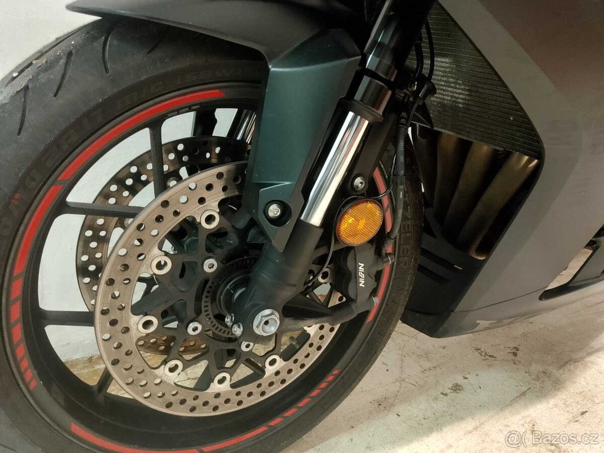 Honda CBR 650 r - 4